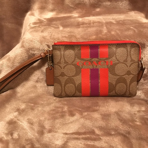 Coach Handbags - Coach wristlet